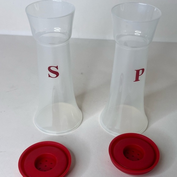 Salt & Pepper Old Skool Picnic Style Shakers #243381 - Picture 2 of 4